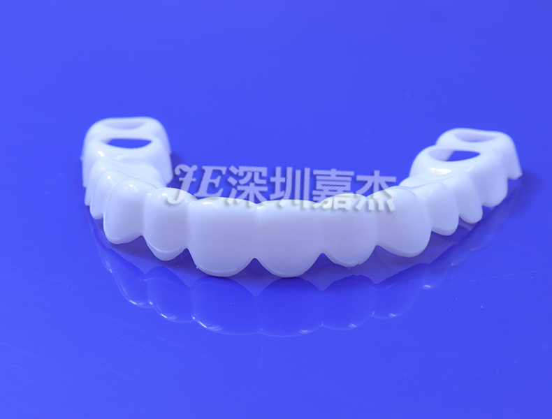 硅膠牙套的優(yōu)點(diǎn)和作用是什么？